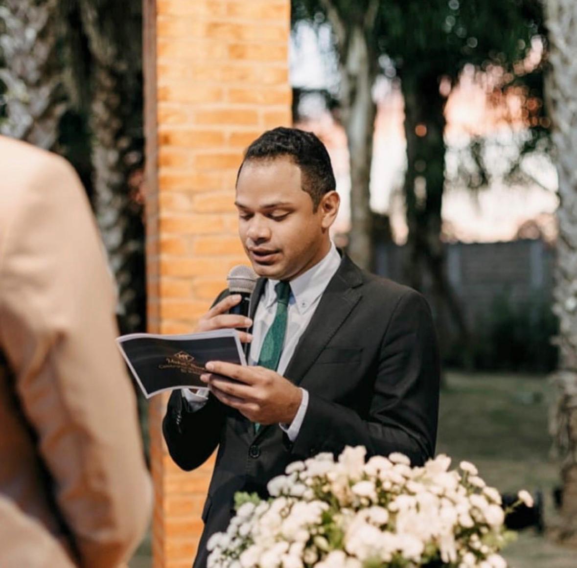 Michel Tavares celebrando casamento